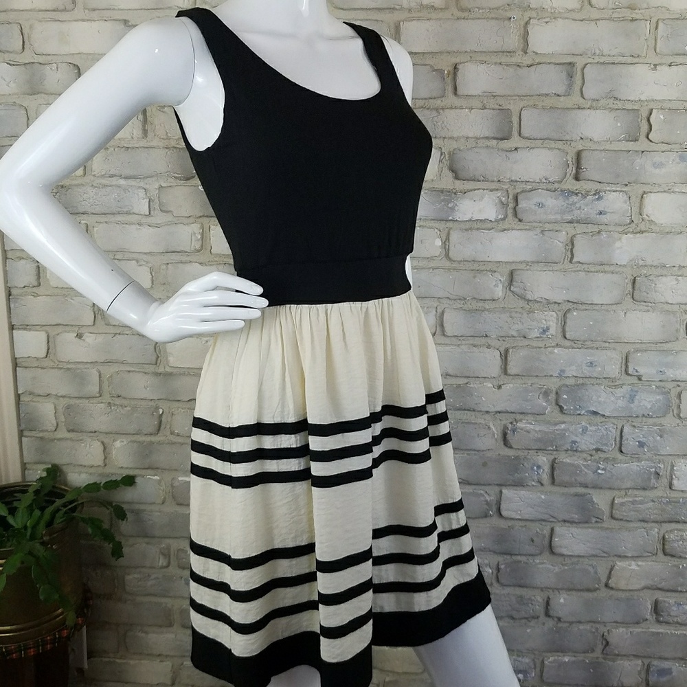 Bebop Womens Dress Size M Ivory Black Striped - Picture 1 of 8